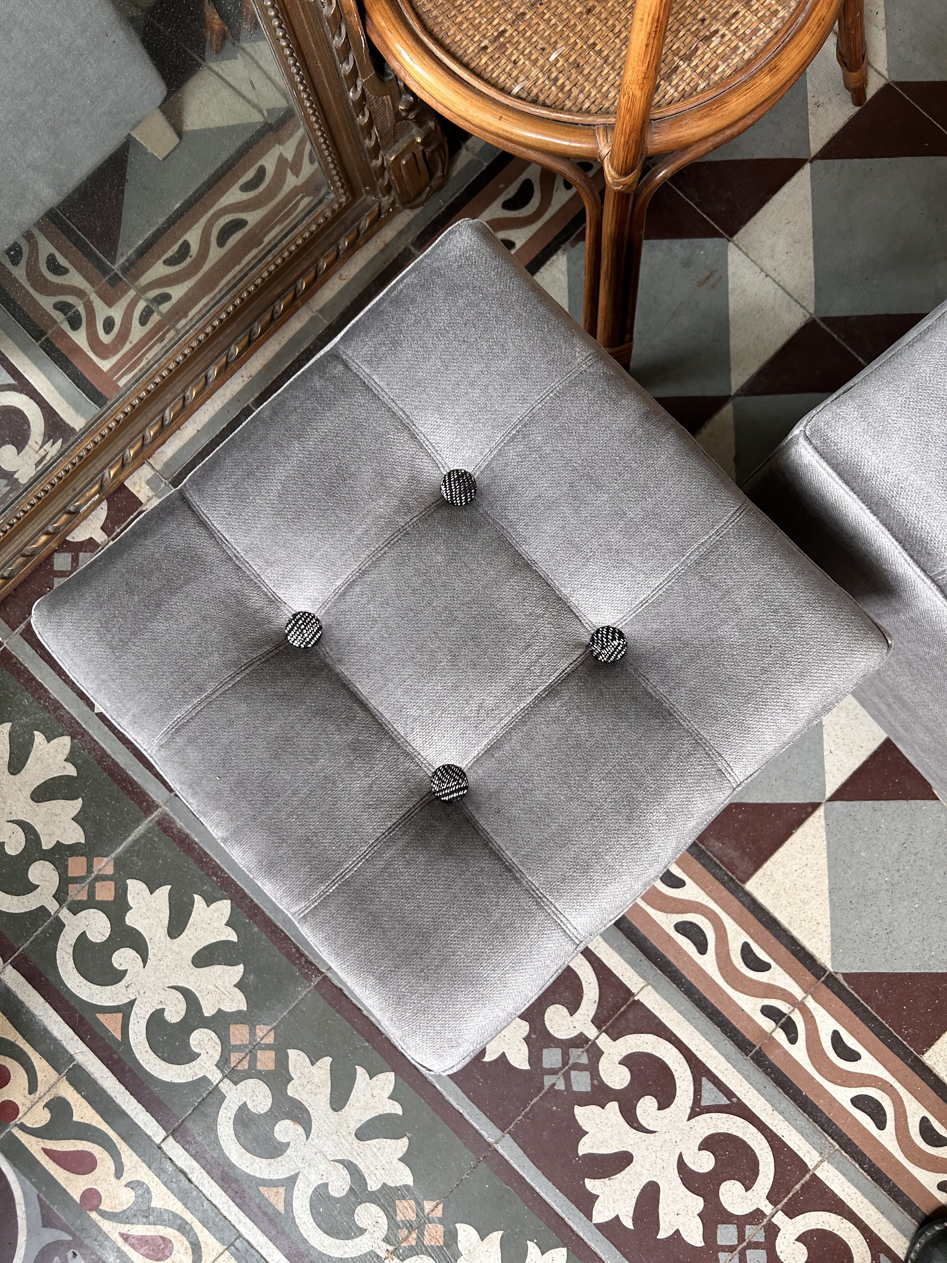 tabouret-carre-apres-restauration
