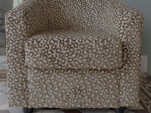Fauteuil-tonneau-léopard-tendance