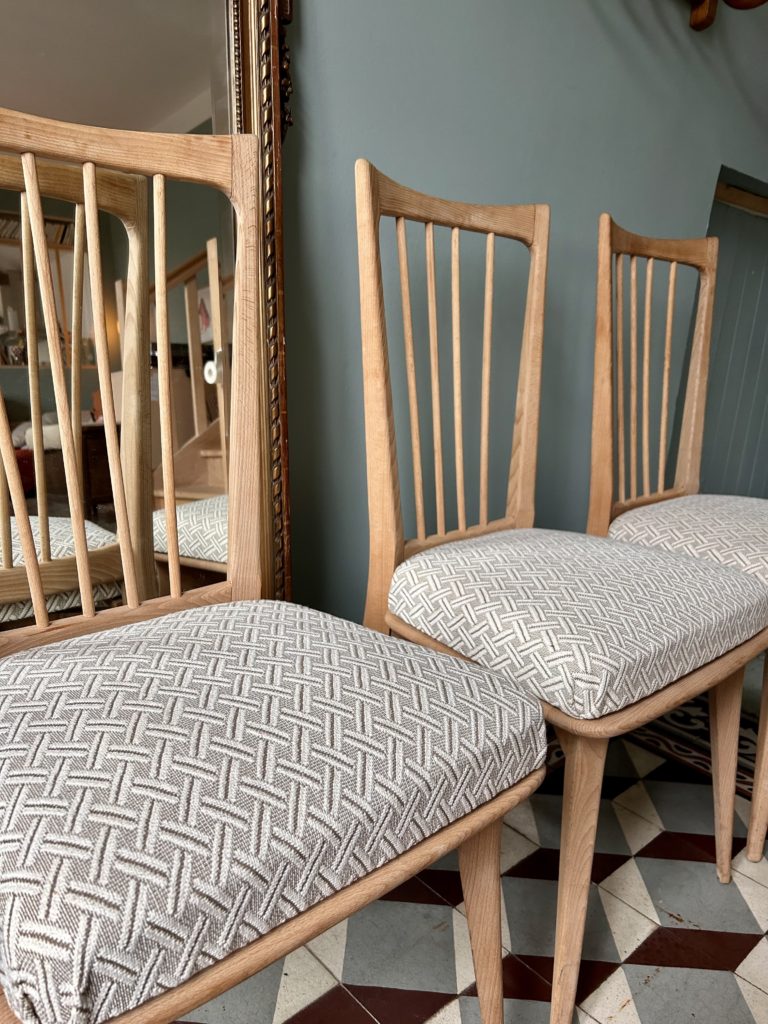 Chaises-après-restauration