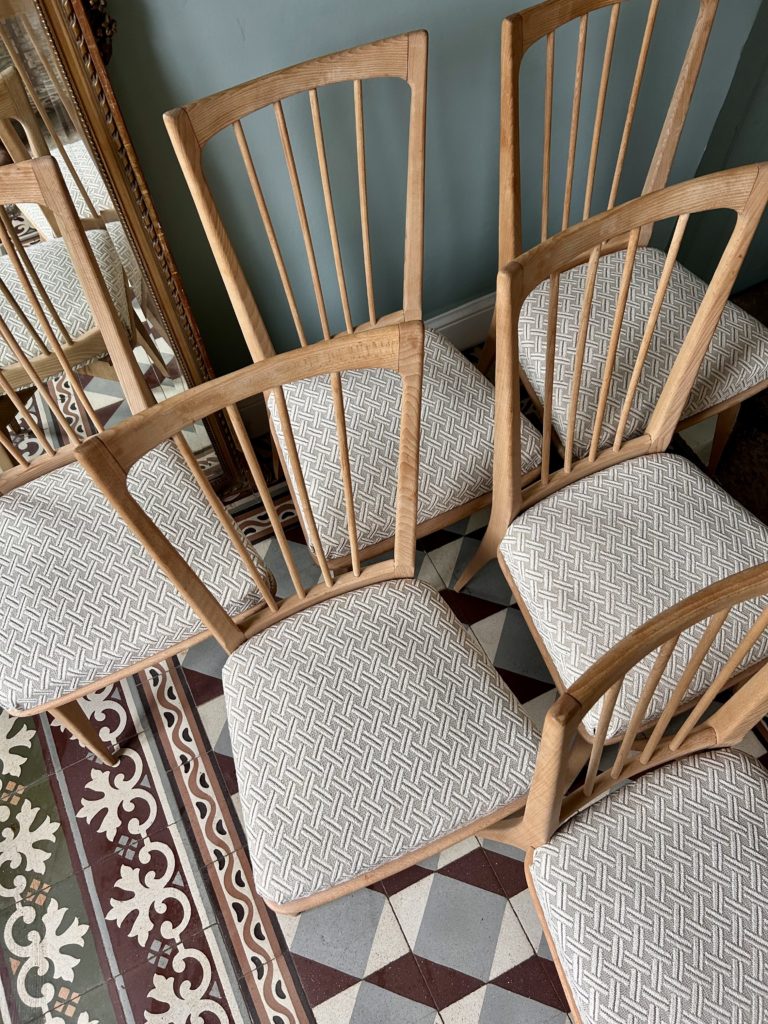 Chaises-après-restauration