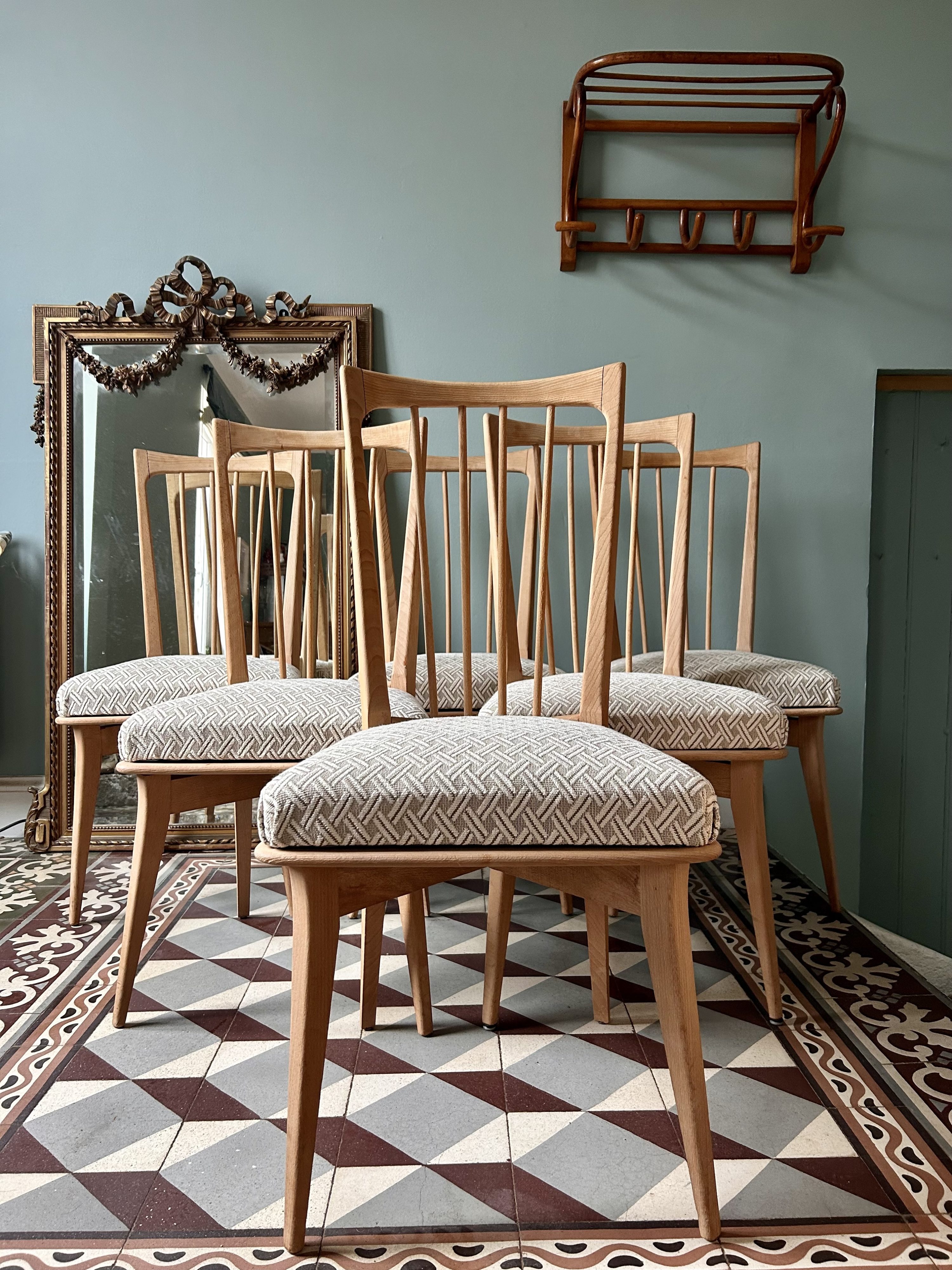Chaises-après-restauration